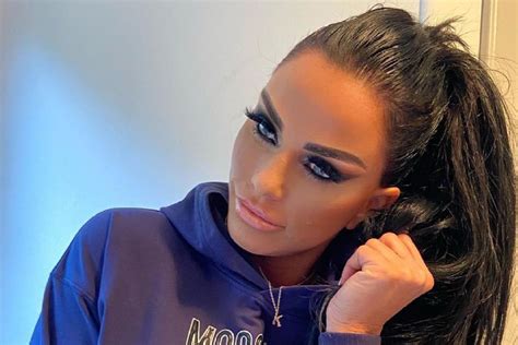 Katie Price 42 Looks Ageless As She Shows Off Incredible Make Up