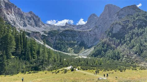 Rifugio Xii Apostoli Dall Albergo Brenta In Val Algone Escursione