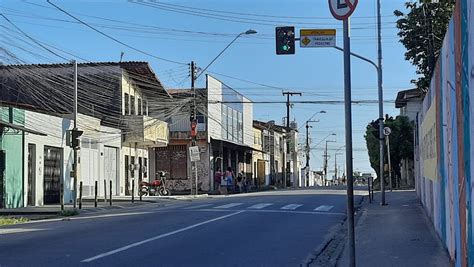 Idoso Em Cadeira De Rodas Morre Atropelado Por Caminh O Ao Tentar