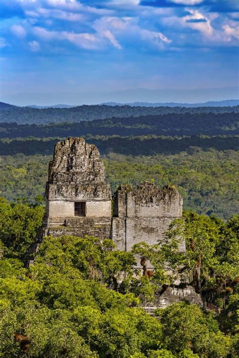 Sitio Arqueol Gico Tikal Guatemala Foto De Archivo Imagen De Latino