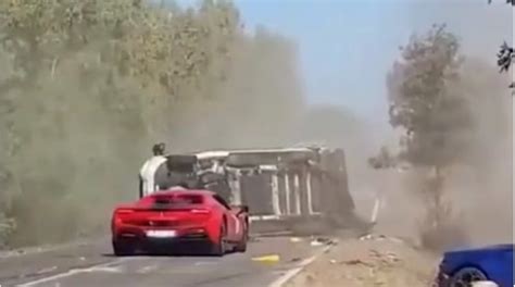 Una caravana de autos Ferrari y Lamborghini causó dos muertes un