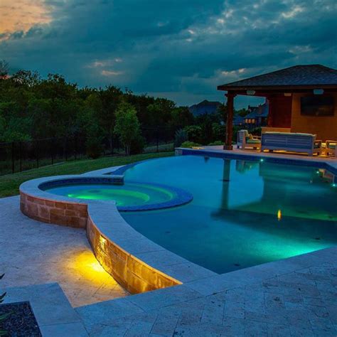 HAUK CUSTOM POOLS UST036 Poolique Infinity Pool And Spa