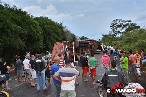 BR 364 Carreta Carregada De Refrigerantes E Cervejas Tomba Na BR 364