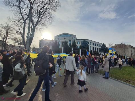 Galerie Foto Arcul De Triumf Din Centrul Chi In Ului Iluminat N