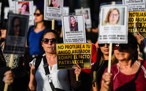 Marchan Miles De Mujeres En Contra De La Violencia Machista