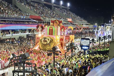 Carnaval 2023 acompanhe a transmissão dos desfiles das escolas de