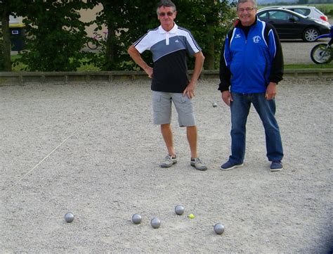 Marnay 69 doublettes au concours de pétanque du CCAS