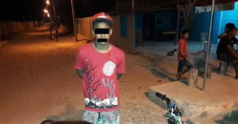 VOZ DE ILHA GRANDE Adolescente é flagrado pela polícia moto