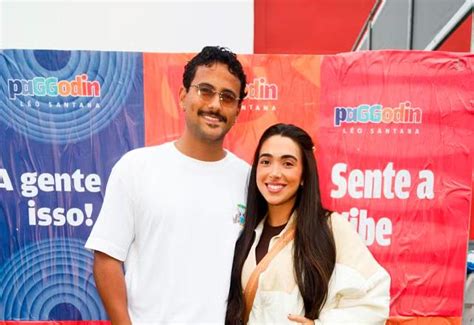 SBT TV Lucas Pizane E Giovanna Lima Trocam Beijos Durante Show Em SP