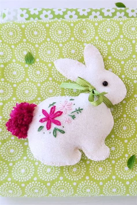 How To Make Felt Bunny Felt Bunny Felt Easter Crafts Felt Crafts