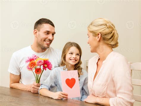 Familia Feliz Celebrando El D A De La Madre Foto De Stock En