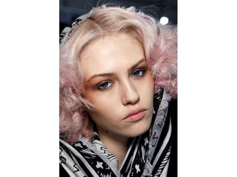 Capelli Rosa Pastello Come Portare La Tendenza Soft Pink Grazia It