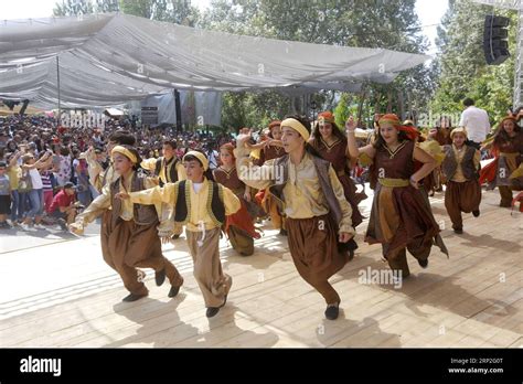 Dabke Dance Hi Res Stock Photography And Images Alamy