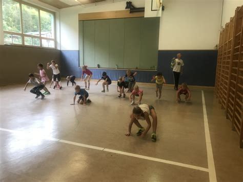 Bewegung Und Sport Mit Hopsi Hopper Volksschule Weiten