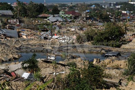 Evakuasi Korban Gempa Bumi Di Desa Balaroa Palu Terkendala Medan Yang