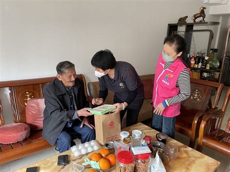 翠香街道新村社区元宵节慰问困难人士