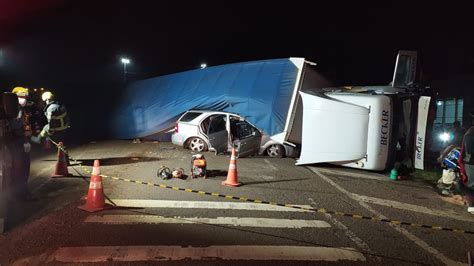 Acidente Entre Caminhão E Dois Carros Deixa Duas Pessoas Mortas Na Br