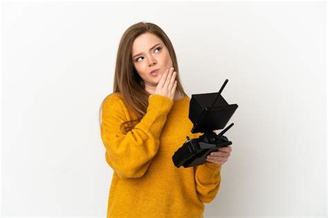 Chica Adolescente Sosteniendo Un Control Remoto Drone Sobre Fondo