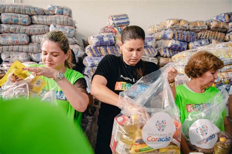 Voluntários Iniciam Montagem Das Cestas Dos Alimentos Arrecadados No