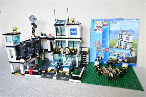 LEGO City 7744 Komisariat Policji płyta 32x 32 2 motory 12 ludzików