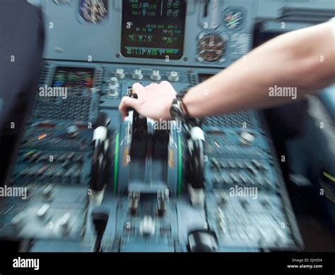 Instrument panel cockpit airbus a320 hi-res stock photography and images - Alamy