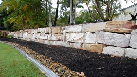 Random Stone Rock Walls Rock Retaining Wall Builder Gold Coast And Brisbane