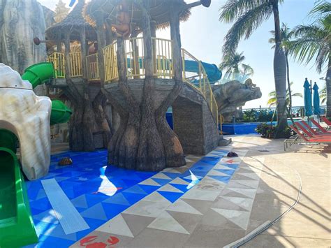 Margaritaville Beach Resort Fins Up Waterpark — Life Floor