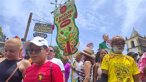 Cinzas da quarta feira viram folia nos blocos Munguzá e Cultura