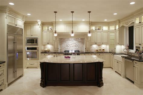 Luxury Traditional Kitchen