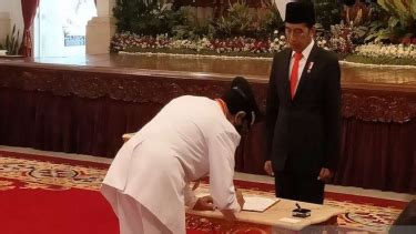 Jokowi Resmi Lantik Gubernur Dan Wagub Diy Di Istana Negara