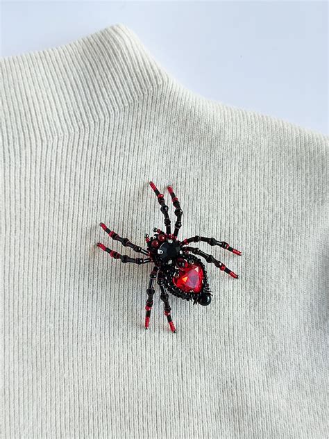 Broche araignée rouge noire araignée porte bonheur à offrir bijoux