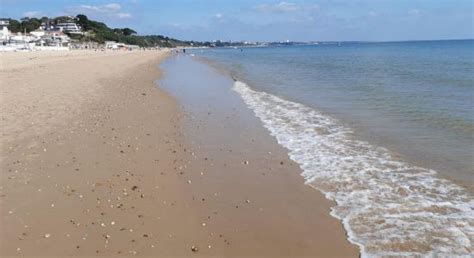 All beaches of Sandbanks Poole on the map with photos and reviews🏖️ ...