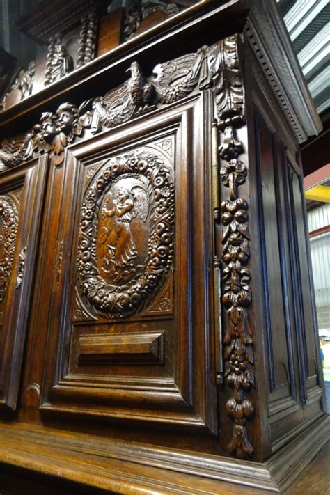 Buffet deux corps en chêne sculpté fin du XVIème siècle