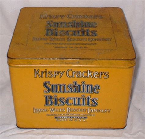 45 best Old biscuit tins images on Pinterest | Tin cans, Vintage tins ...