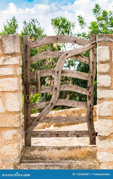 Vieille Porte En Bois De Porte De Jardin Image Stock Image Du Rural