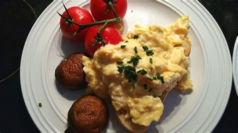 Gordon Ramsays Foolproof Technique For Fluffy Scrambled Eggs