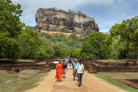 Los Jardines Reales De La Fortaleza De Roca De Sigiriya Imagen