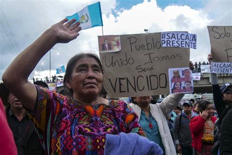 Cuarto día de protestas en Guatemala exigen fin de persecución contra