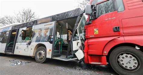 28 Verletzte Nach Unfall Mit Linienbus