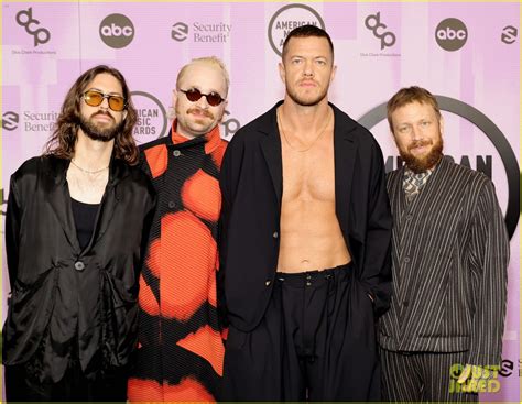 Imagine Dragons Dan Reynolds Goes Shirtless Bares Abs At American