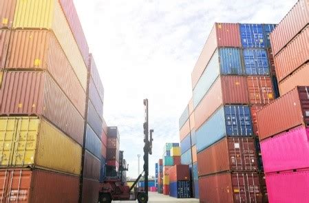 Non Essential Cargo Piles Up At US Ports Chamber Of Shipping