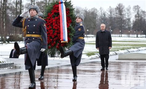 Photo Russian President Vladimir Putin Lays Flowers At The