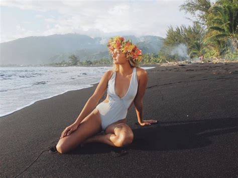 8 Hot Sexy Luana Silva Bikini Pics