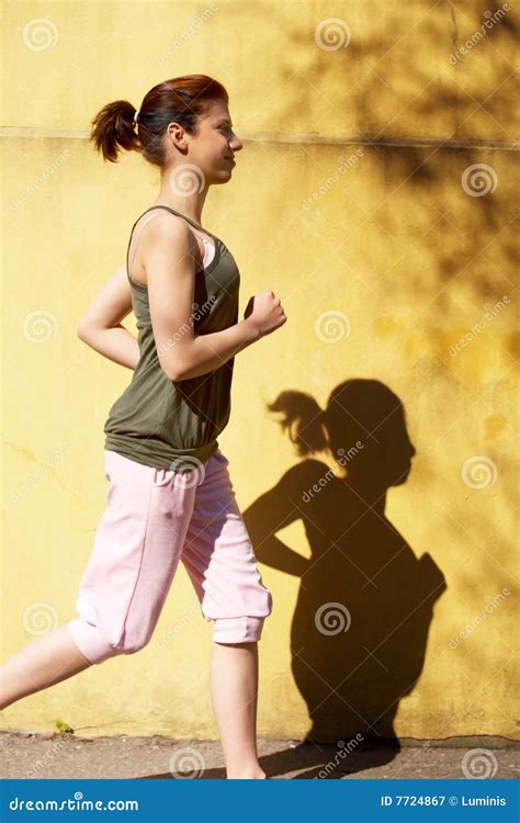 Courir De Fille D Adolescent Image Stock Image Du Adolescents