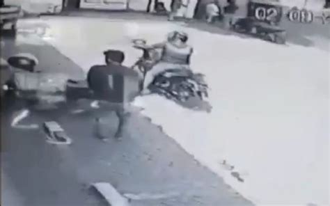 Aksi 2 Pencuri Gasak Uang Dalam Jok Motor Di Purwakarta Terekam Cctv