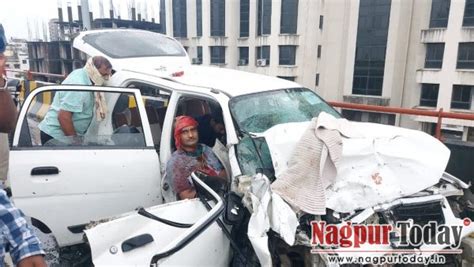 Video Two Cars Collide At Sadar Mankapur Flyover In Nagpur