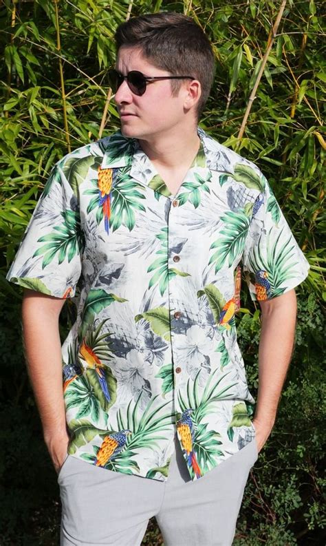 Color Parrots On Grey La Chemise Hawaienne Par Rjc Hawaii Véritable