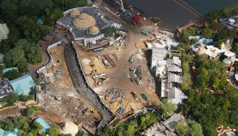 Como estão as obras da nova montanha russa da Universal Orlando