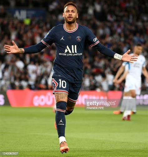 Neymar Celebration Psg Photos and Premium High Res Pictures - Getty Images