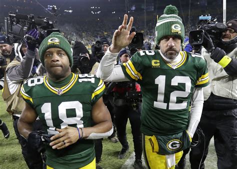 NFL fans all say same thing as Aaron Rodgers refuses to swap jersey